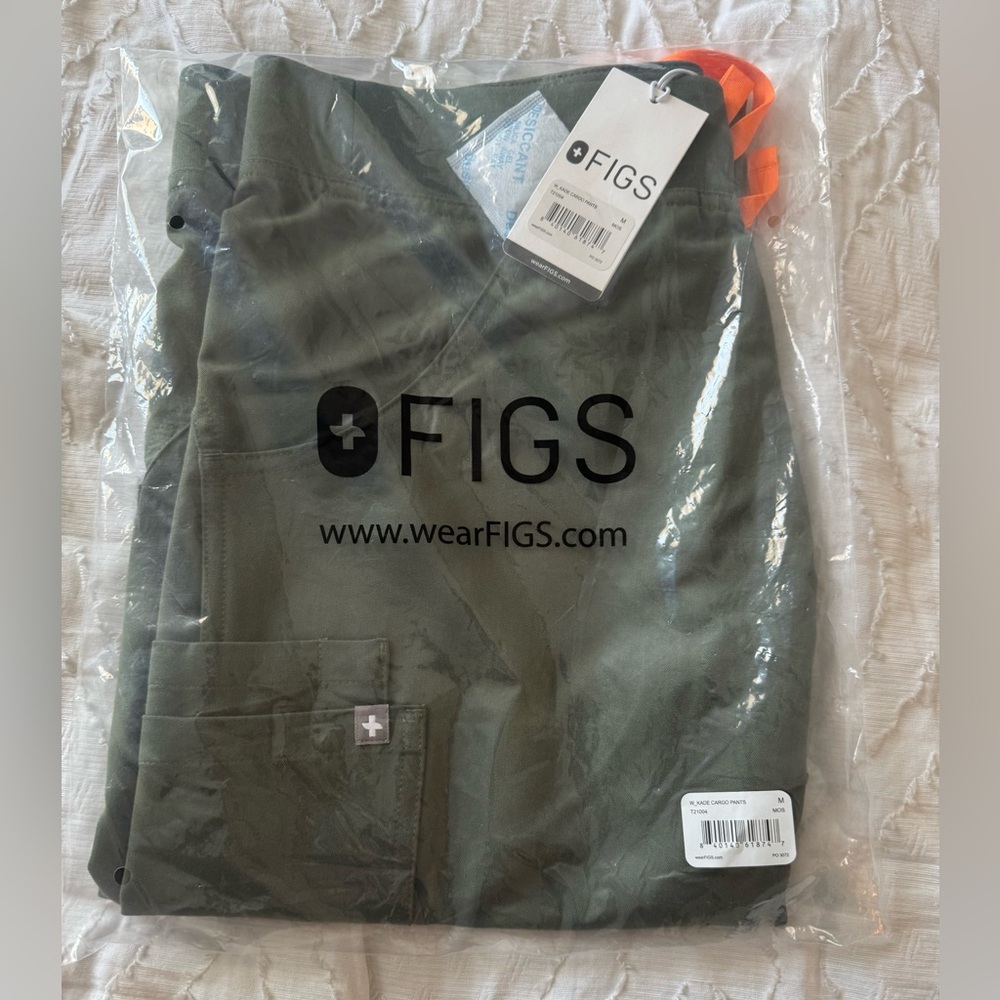 FIGS NWT medium green Kade scrub bottoms